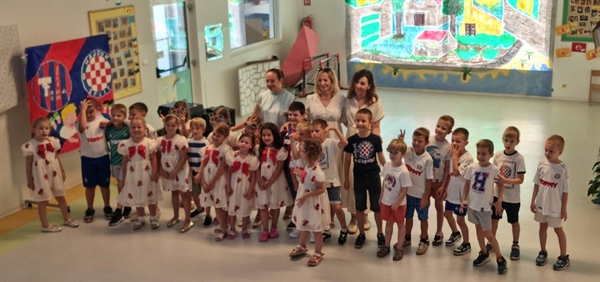 ZAVRŠNA PRIREDBA PREDŠKOLACA S OSMIJEHOM PREMA ŠKOLI