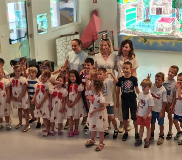 ZAVRŠNA PRIREDBA PREDŠKOLACA S OSMIJEHOM PREMA ŠKOLI